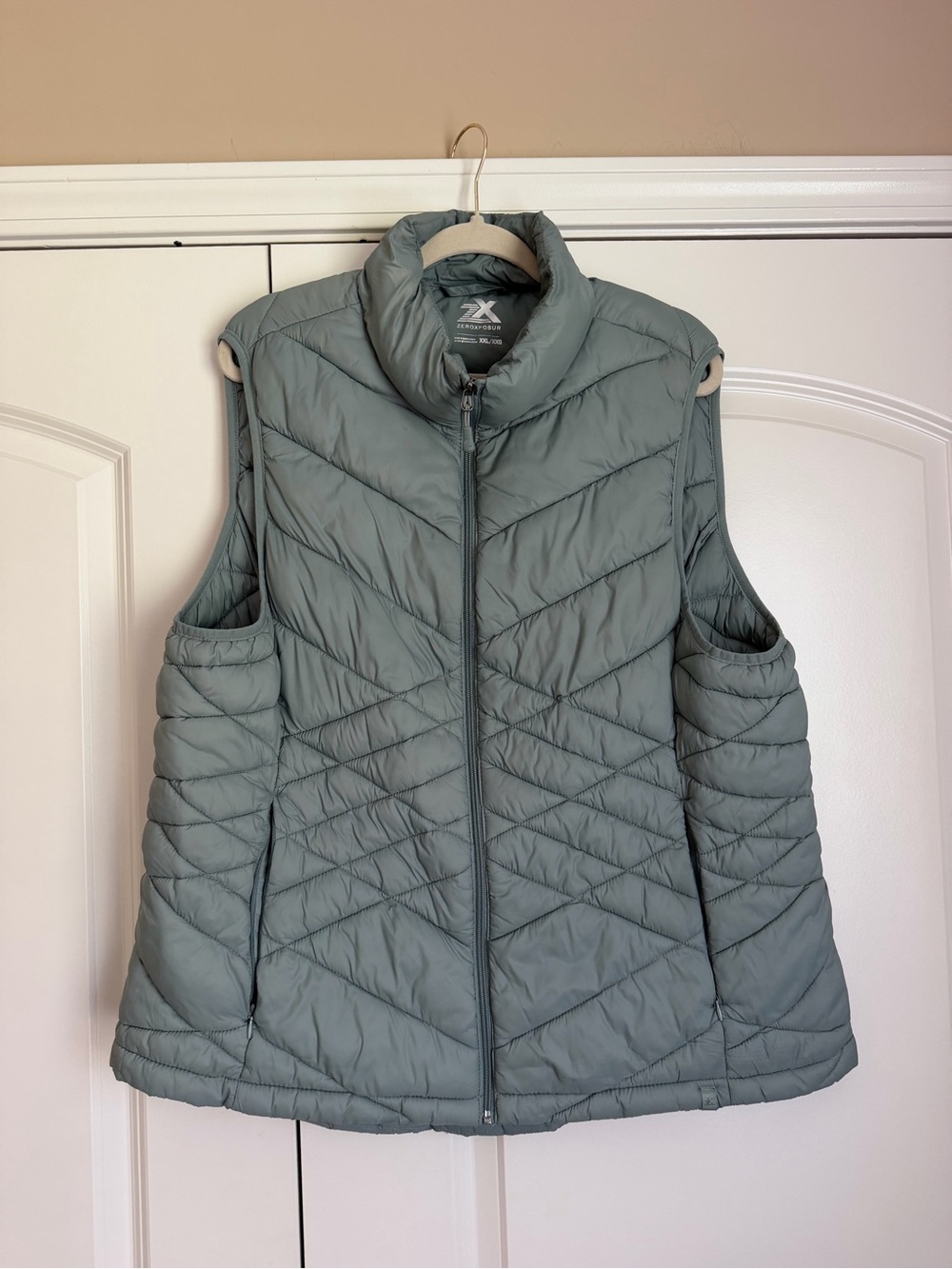 Women's Quilted Puffer Vest - Light Sage Green